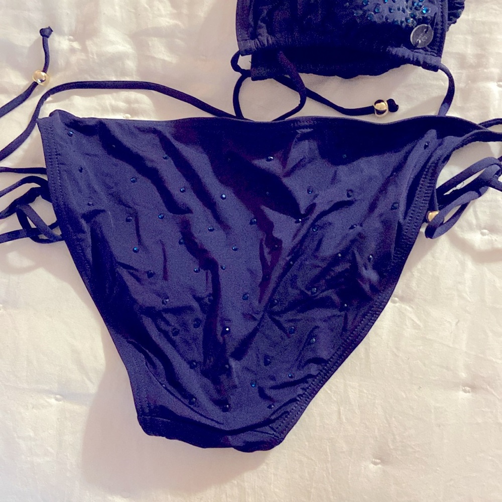 String Bikini - Picture 7 of 8